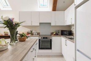 Microondas, horno y lavavajillas 