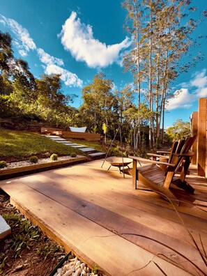 Executive-Chalet, Bergblick | Wohnbereich | Flachbildfernseher, Kamin