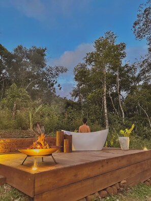 Executive Chalet, Mountain View | Living area | Flat-screen TV, fireplace - Maria Rita dos Canyons (Praia Grande)