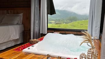 Executive Chalet, Mountain View | Free WiFi