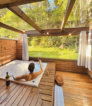 Executive-Chalet, Bergblick | Wohnbereich | Flachbildfernseher, Kamin