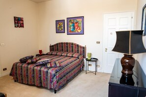 3 chambres, fer et planche à repasser, Wi-Fi, draps fournis