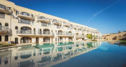 Qala Skyview Penthouse – Pool, Sunsets & BBQ Area