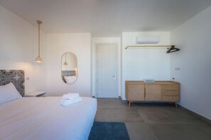 3 bedrooms, desk, iron/ironing board, WiFi - Qala Skyview Penthouse – Pool, Sunsets & BBQ Area (Qala)