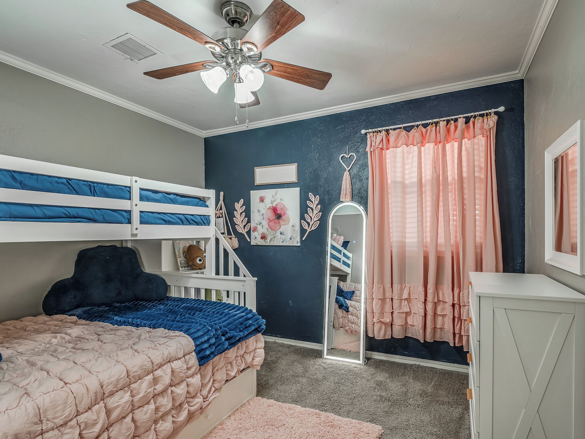 4 Schlafzimmer, Bügeleisen/Bügelbrett, Reisekinderbett, kostenloses WLAN
