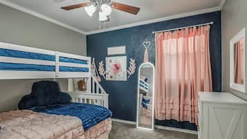 4 Schlafzimmer, Bügeleisen/Bügelbrett, Reisekinderbett, kostenloses WLAN