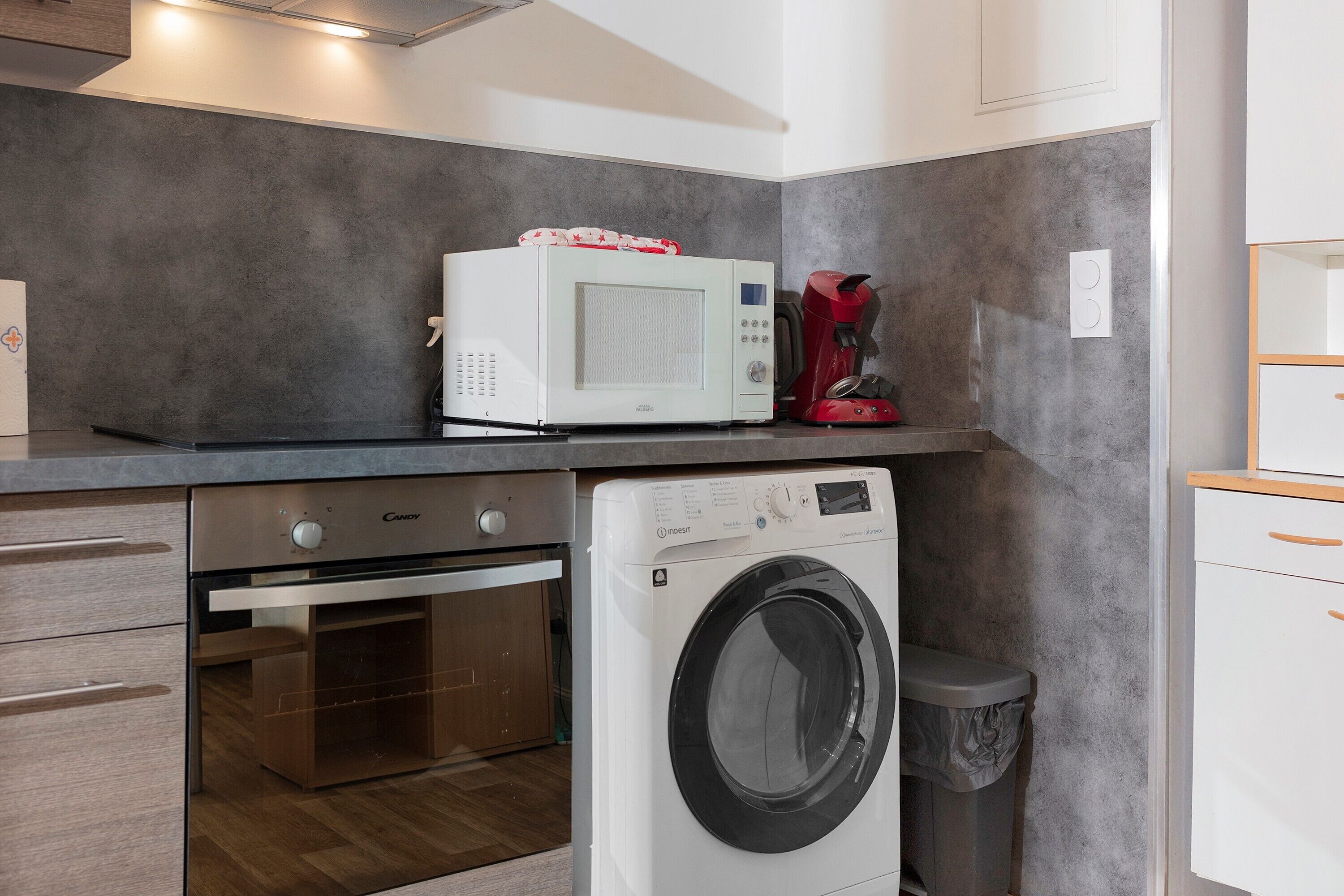 Refrigerador, microondas, horno, placa de cocina