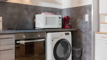 Refrigerador, microondas, horno, placa de cocina