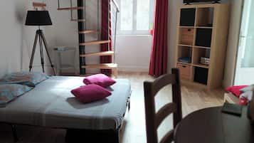 1 habitación, tabla de planchar con plancha, wifi y ropa de cama