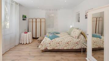 1 Schlafzimmer, BĂŒgeleisen/BĂŒgelbrett, WLAN, BettwĂ€sche