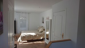 1 chambre, fer et planche à repasser, Wi-Fi, draps fournis