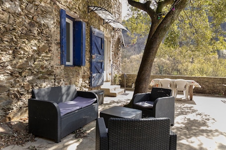 Terrace/patio. Holiday Home 'Le Gîte Musicien' with Wi-Fi