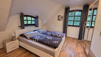 3 bedrooms, WiFi, bed sheets