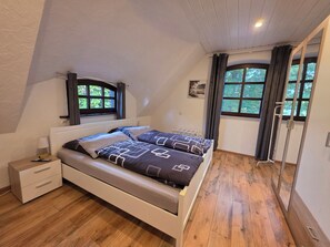 3 bedrooms, WiFi, bed sheets