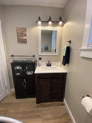 Eco-friendly toiletries, hair dryer, towels, soap - Seaside Fantasy (Seaside Heights)