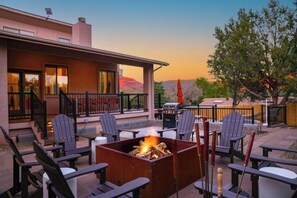 Terrace/patio - Walk to Uptown • Views • Hot Tub • Gym • Firepit • Pool Table • Cowboy Pool (Sedona)