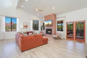 スマートテレ��ビ、暖炉