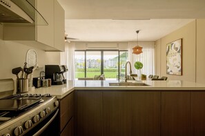 Fridge, microwave, oven, coffee/tea maker
