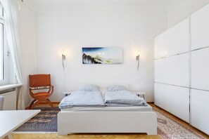 1 habitación, escritorio, wifi y ropa de cama 