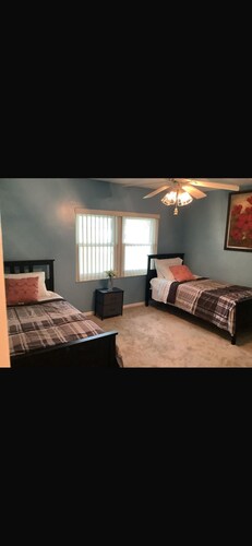 3-bedroom house in fantastic Port St. Lucie with AC, fitness equipments & pool