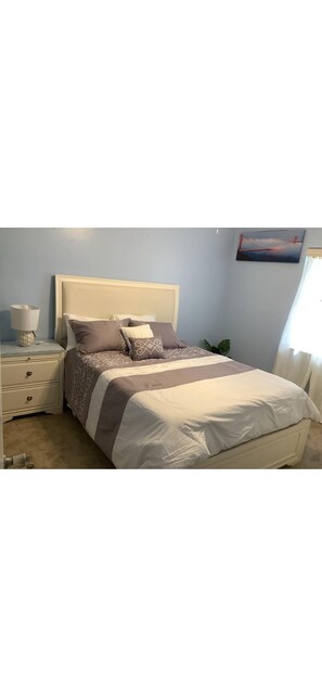 3 habitaciones, tabla de planchar con plancha, wifi y ropa de cama
