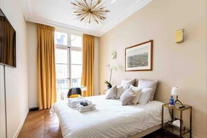 4 bedrooms, desk, iron/ironing board, free WiFi