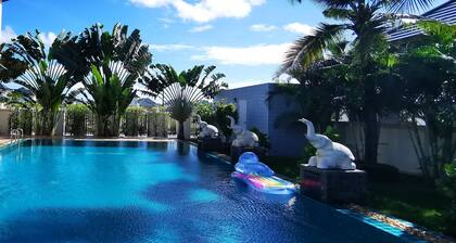 Big swimming pool garden VILLA pattaya