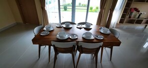 Dining - Big swimming pool garden VILLA pattaya (BANGLAMUNG)