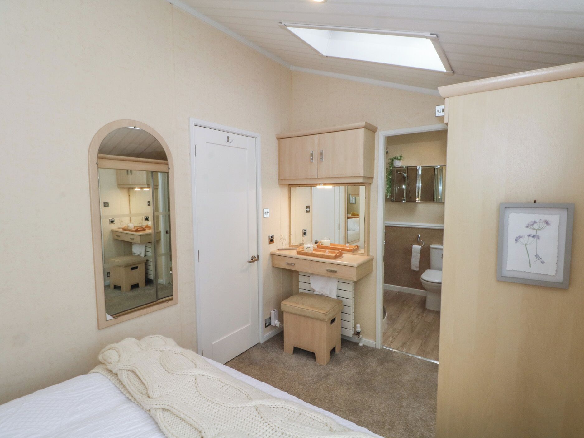 2 bedrooms, individually decorated, individually furnished, free WiFi