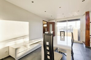 تناول الطعام