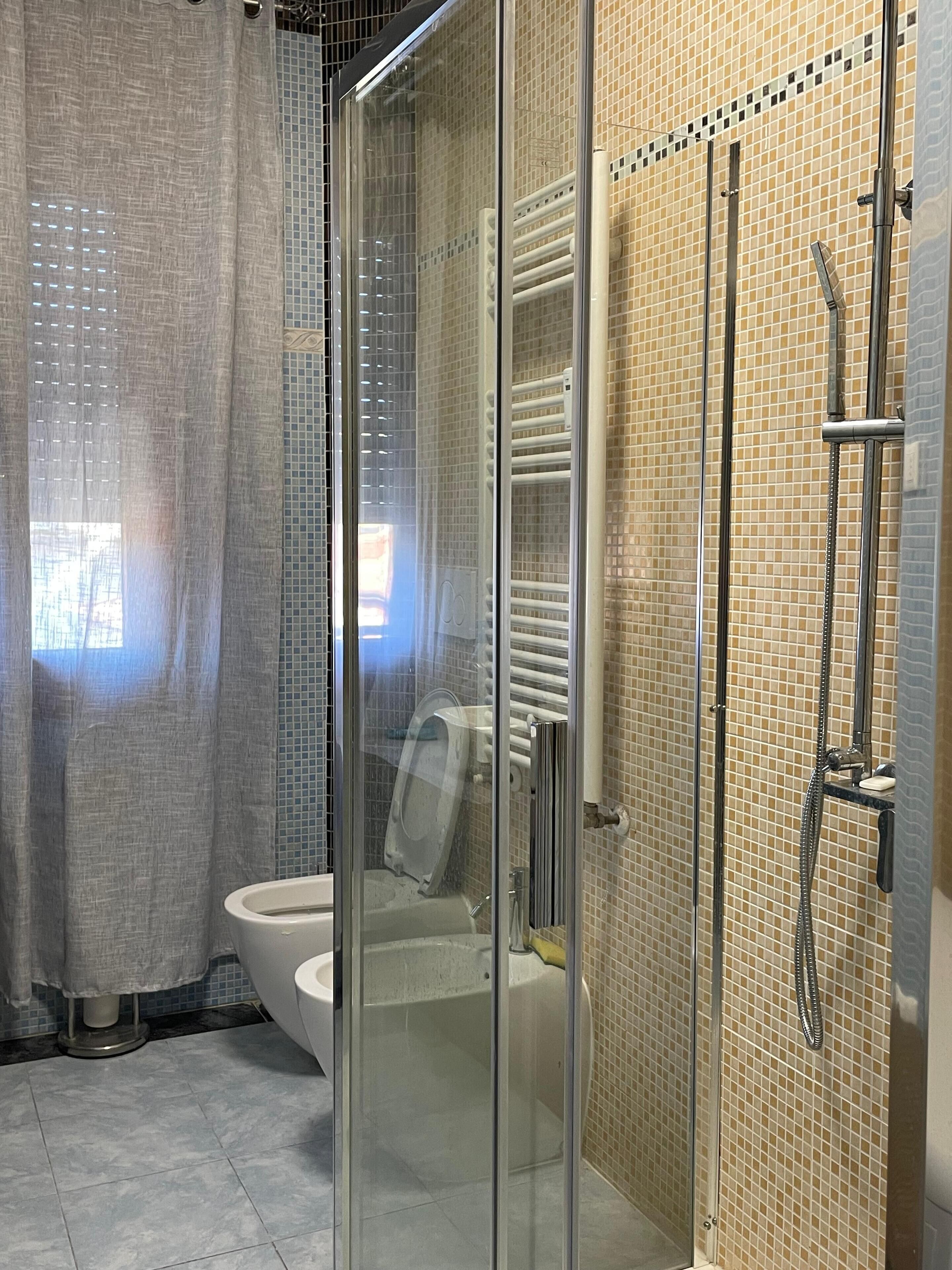 Dusche, Handtücher, Seife, Shampoo