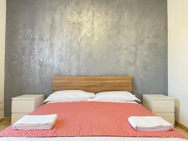 Chambre Confort double, vue sur la ville | Accès au Wi-Fi (inclus)