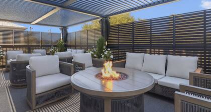 Spacious Seaside 5 bedroom 3.5 bath condo Across From Beach & Heart of Downtown