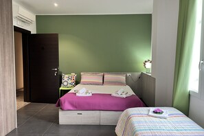 Room - Studio 3 beds Matteotti (Novara)