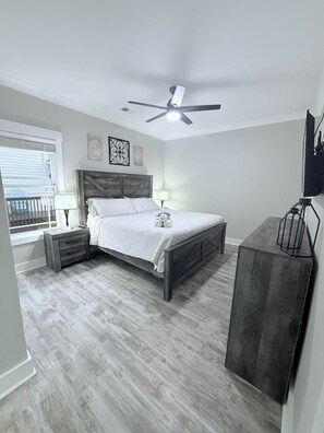 5 bedrooms, iron/ironing board, free WiFi, bed sheets