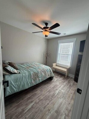 5 bedrooms, iron/ironing board, free WiFi, bed sheets