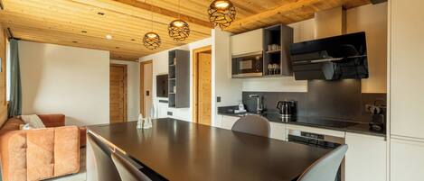 Cookware/dishes/utensils