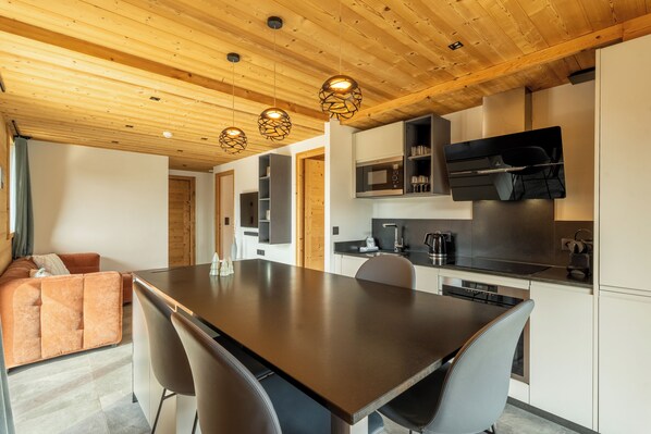 Cookware/dishes/utensils