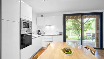 Frigorífic, microones, forn i placa de cuina