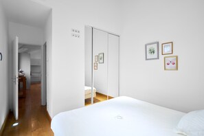 2 habitaciones, tabla de planchar con plancha, wifi y ropa de cama 