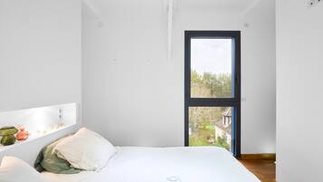 2 makuuhuonetta, silitysrauta/-lauta, Wi-Fi, vuodevaatteet