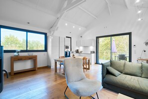 TV, peis, DVD-spiller og bordtennis