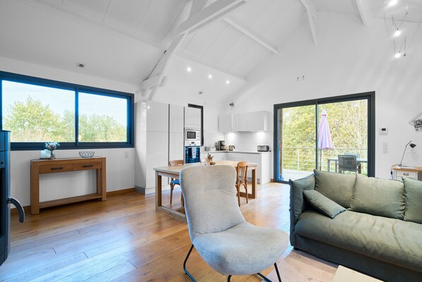 TV, fireplace, DVD player, table tennis