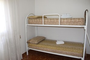 3 habitaciones, tabla de planchar con plancha y wifi 