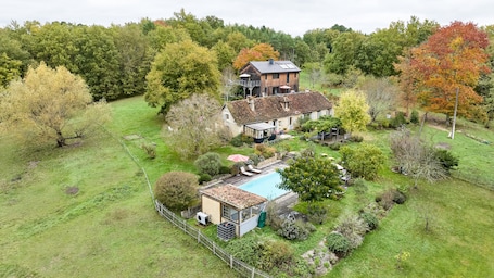 Exterior. Le Duplex – Domaine de l'Ô: Peaceful Gîte with Pool in Périgord Pourpre