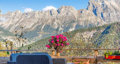 Gîte 'Lézard' with Mountain View, Private Terrace, and Wi-Fi