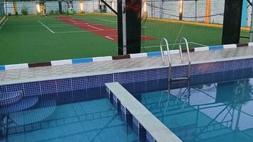 15 outdoor pools