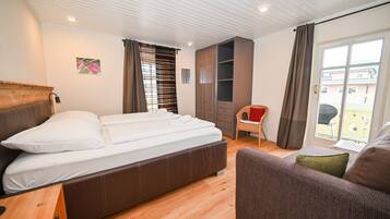 5 bedrooms, iron/ironing board, free WiFi, bed sheets