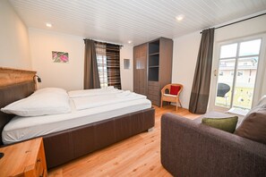 Bügeleisen/Bügelbrett, kostenloses WLAN, Bettwäsche