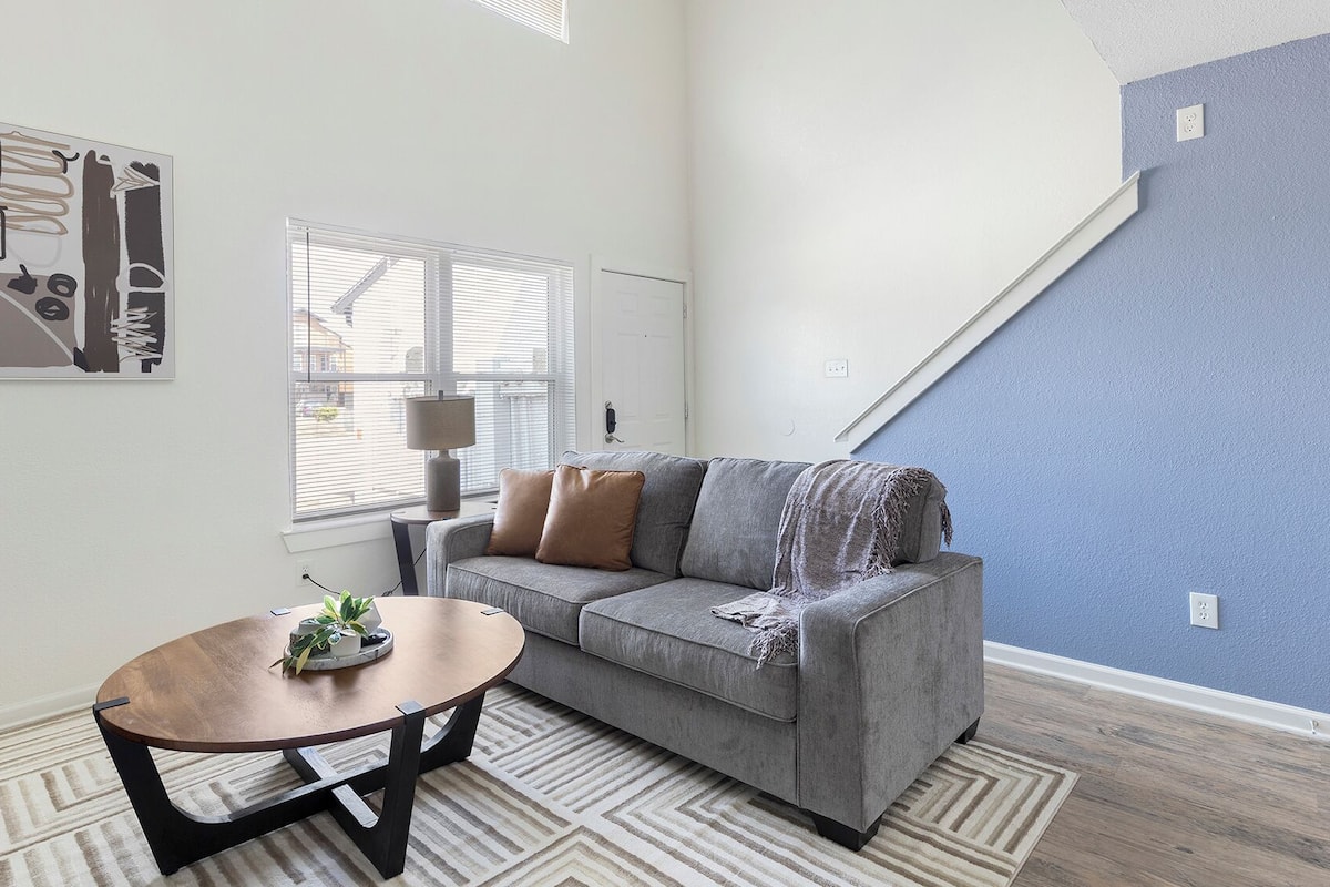 Apartment (1 Bedroom) | Living area | 50-inch TV with digital channels